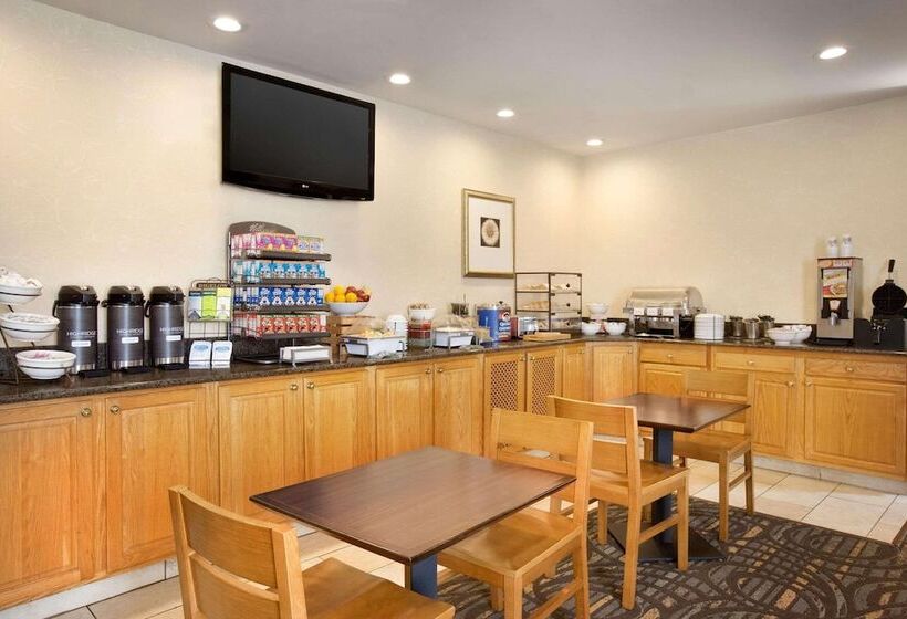 Отель Country Inn & Suites By Radisson Lexington Va
