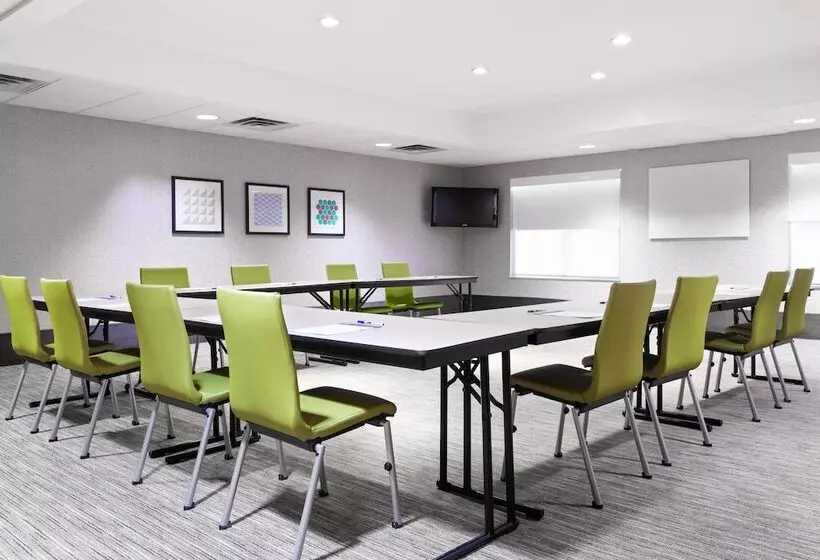 Hotel Holiday Inn Express & Suites   Columbus Airport East, An Ihg