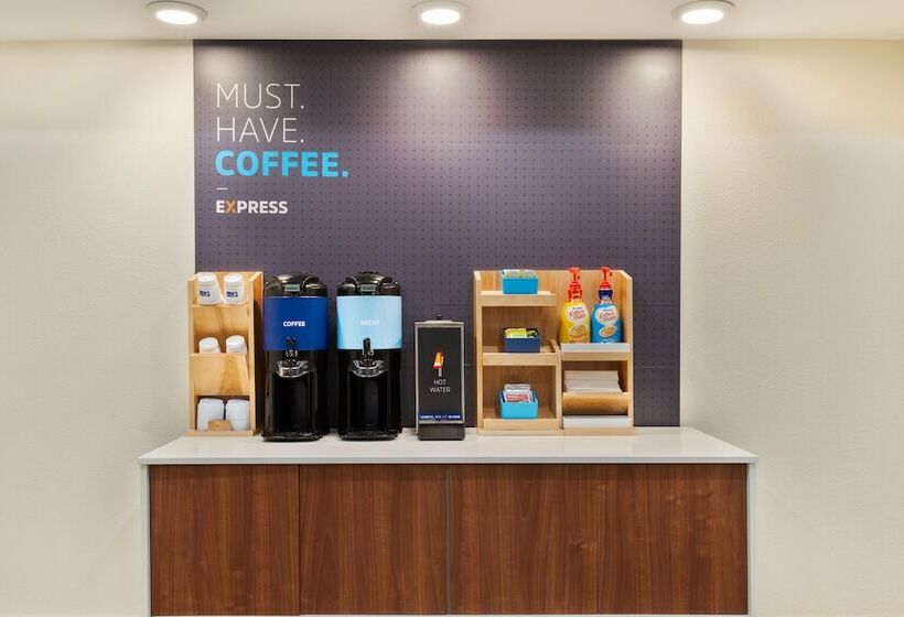 هتل Holiday Inn Express & Suites Columbus Airport East, An Ihg