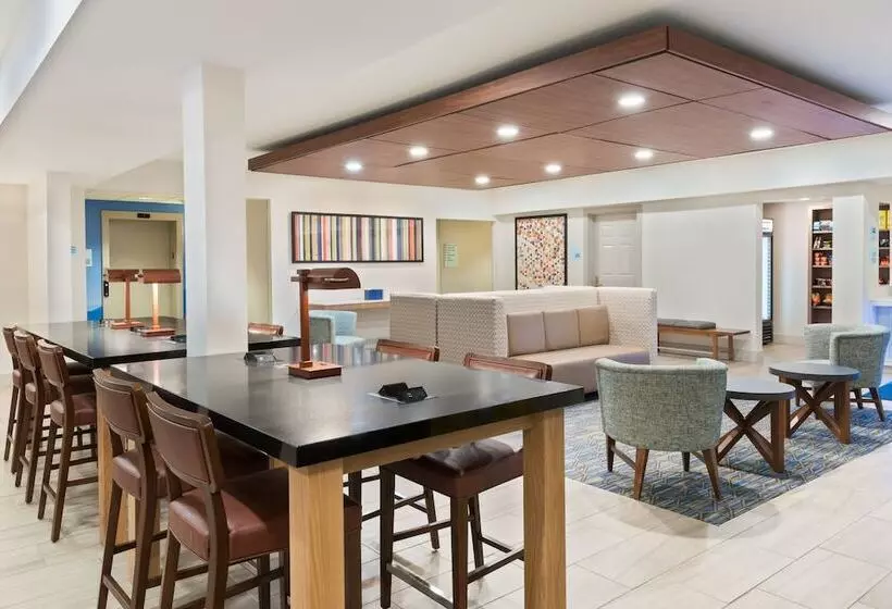 Hotel Holiday Inn Express & Suites   Columbus Airport East, An Ihg