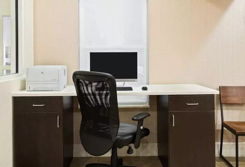 Hotel Holiday Inn Express & Suites   Columbus Airport East, An Ihg