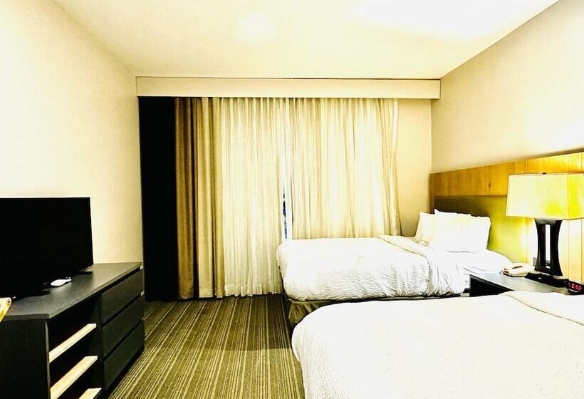 호텔 Radiant Inn And Suites