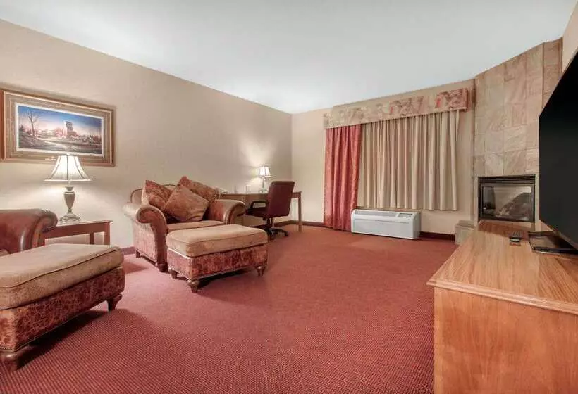 Norfolk Lodge & Suites, Ascend Hotel Collection