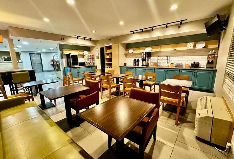 호텔 Radiant Inn And Suites