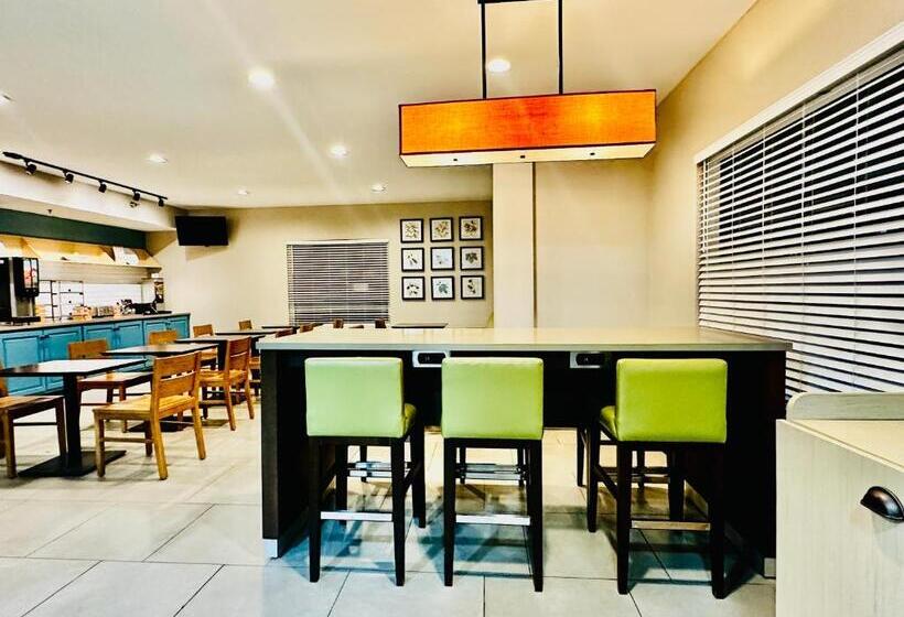 호텔 Radiant Inn And Suites