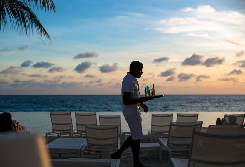 Papagayo Beach Resort