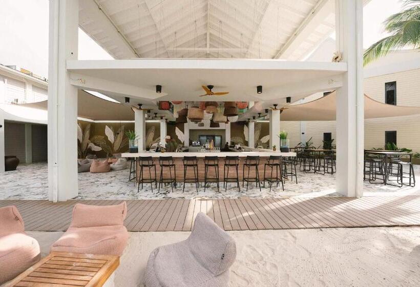 Papagayo Beach Resort