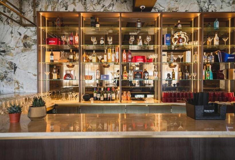 Papagayo Beach Resort