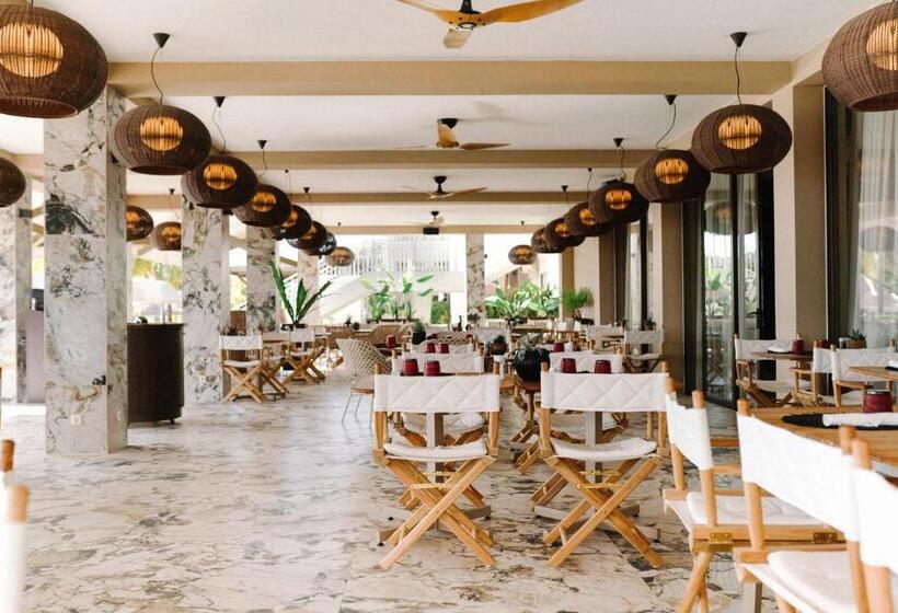 Papagayo Beach Resort