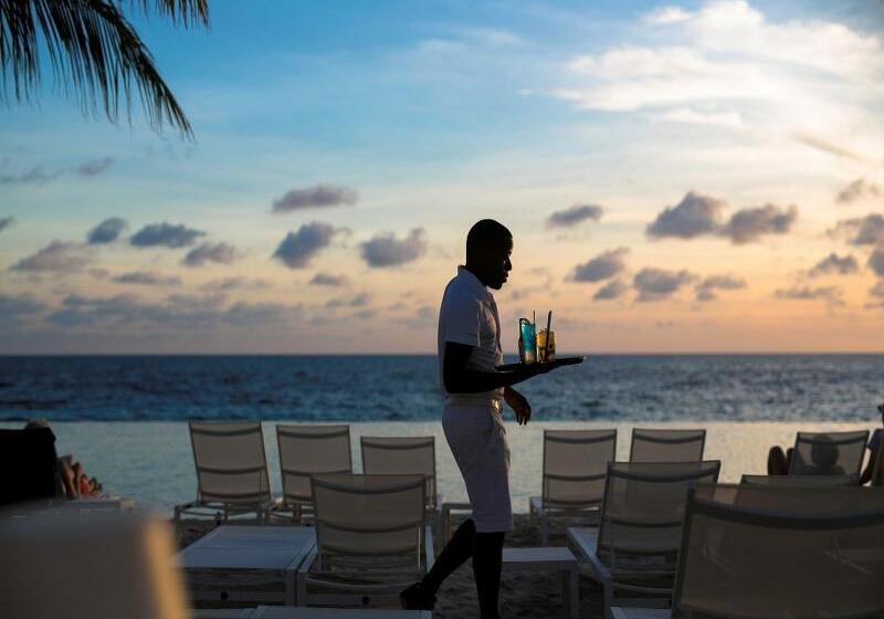 Papagayo Beach Resort