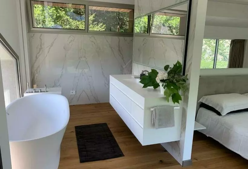 Aamiaismajoitus (B&B) La Forestale  La Suite Royale