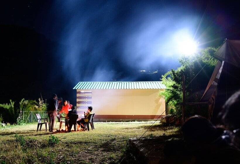 בית מלון כפרי The Goat Village Escape