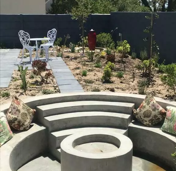 Majatalo Chartwell House