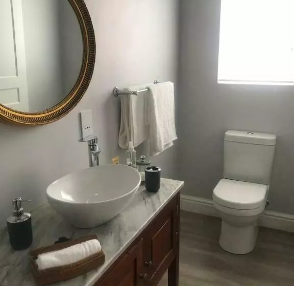 Majatalo Chartwell House