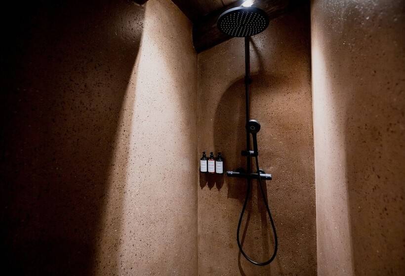 هتل Les Pardines 1819 Mountain Suites & Spa