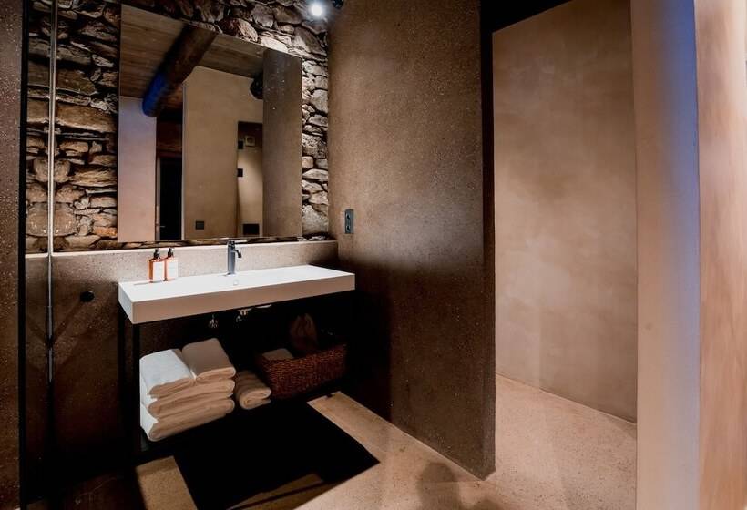 هتل Les Pardines 1819 Mountain Suites & Spa