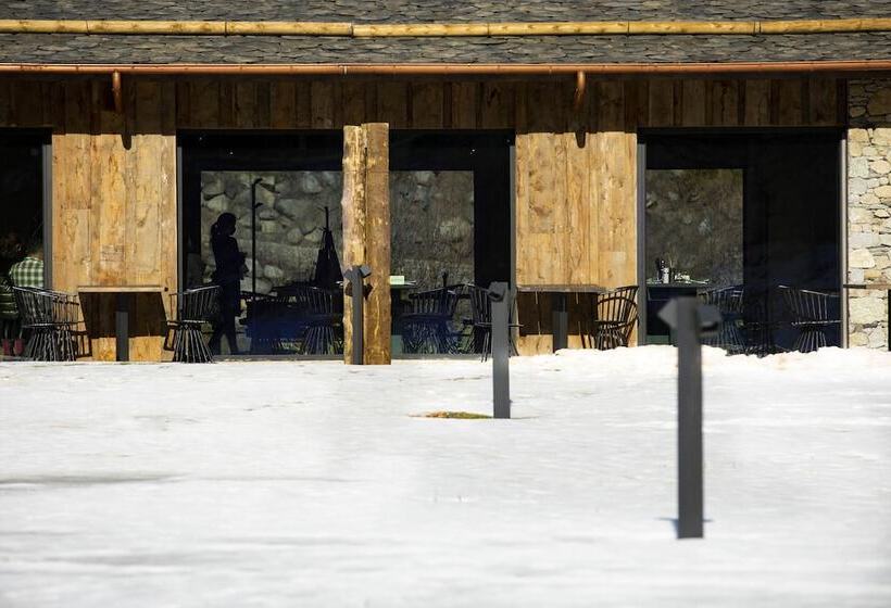 هتل Les Pardines 1819 Mountain Suites & Spa