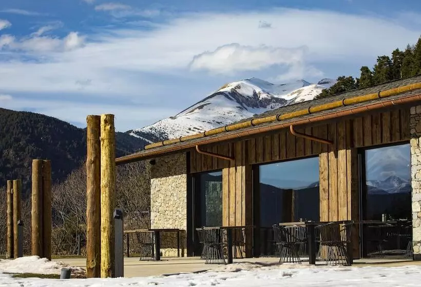 هتل Les Pardines 1819 Mountain Suites & Spa