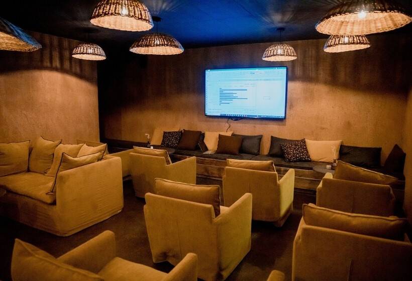 هتل Les Pardines 1819 Mountain Suites & Spa