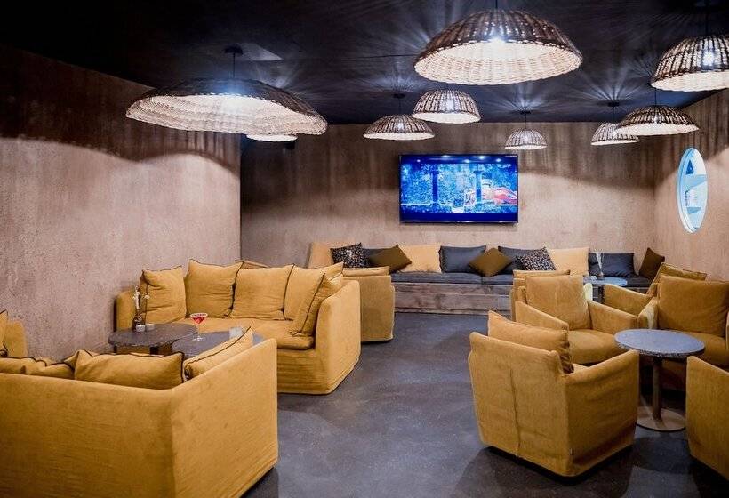 هتل Les Pardines 1819 Mountain Suites & Spa