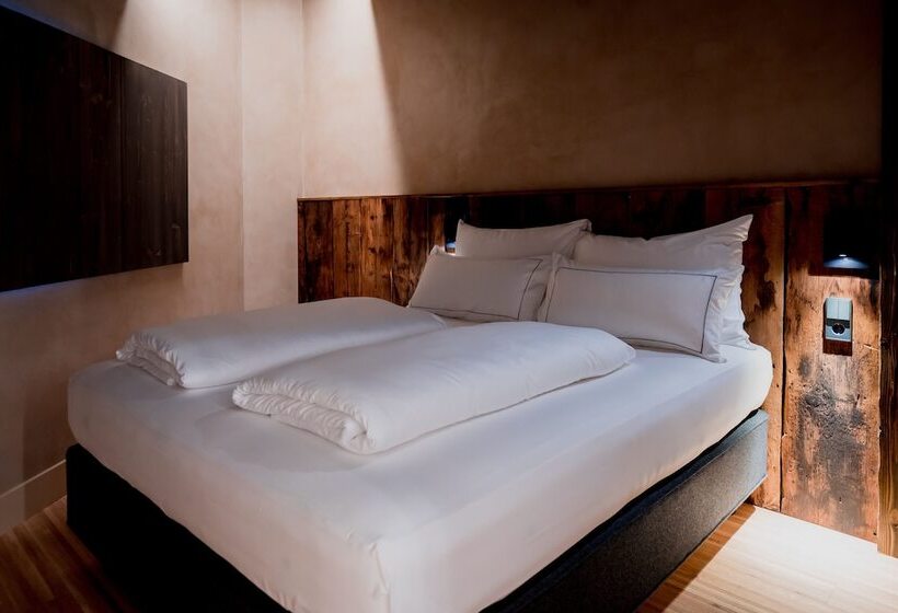 هتل Les Pardines 1819 Mountain Suites & Spa