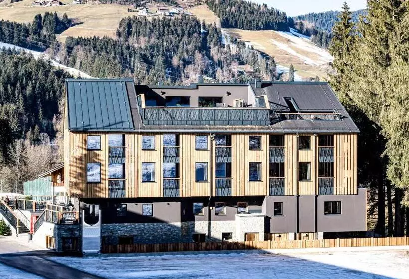 ホテル Almmonte Präclarum Suites Design