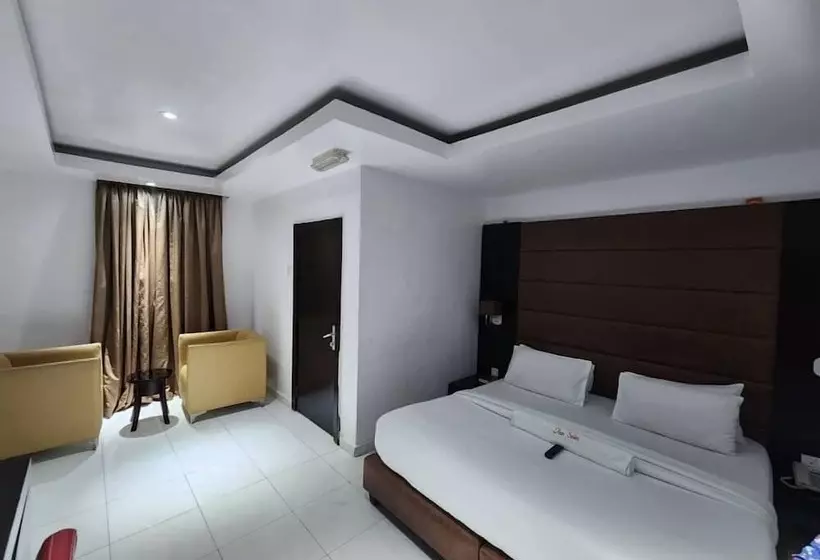Axor Hotel &suites