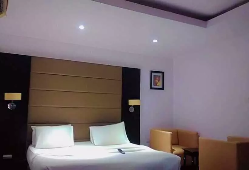 Axor Hotel &suites