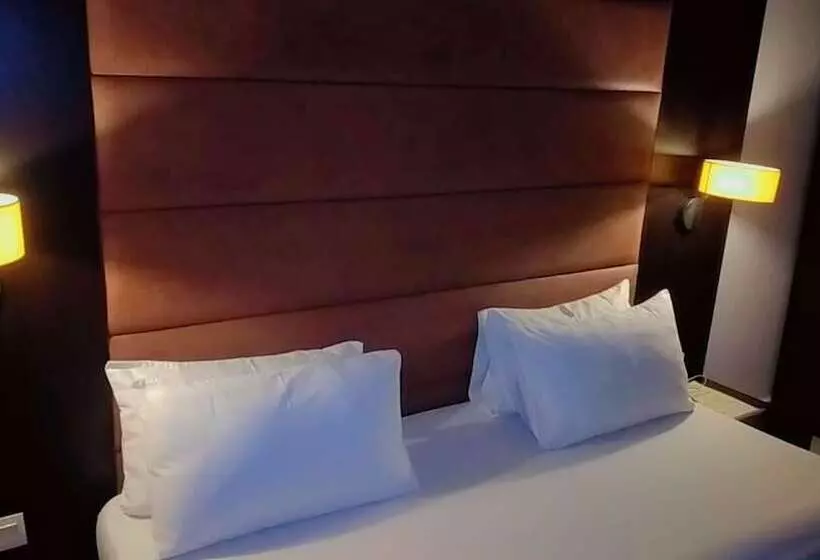 Axor Hotel &suites