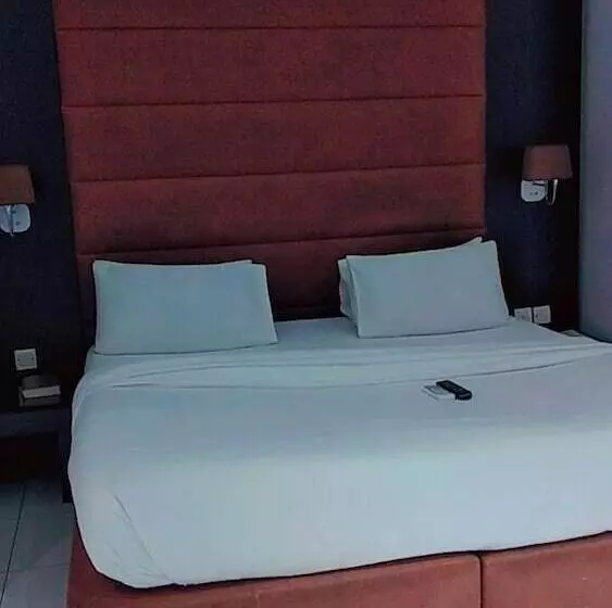 Axor Hotel &suites