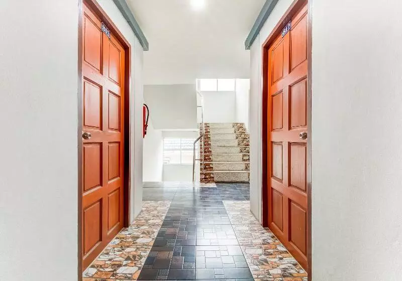 Hotelli Oyo 75337 Ponpaipan1