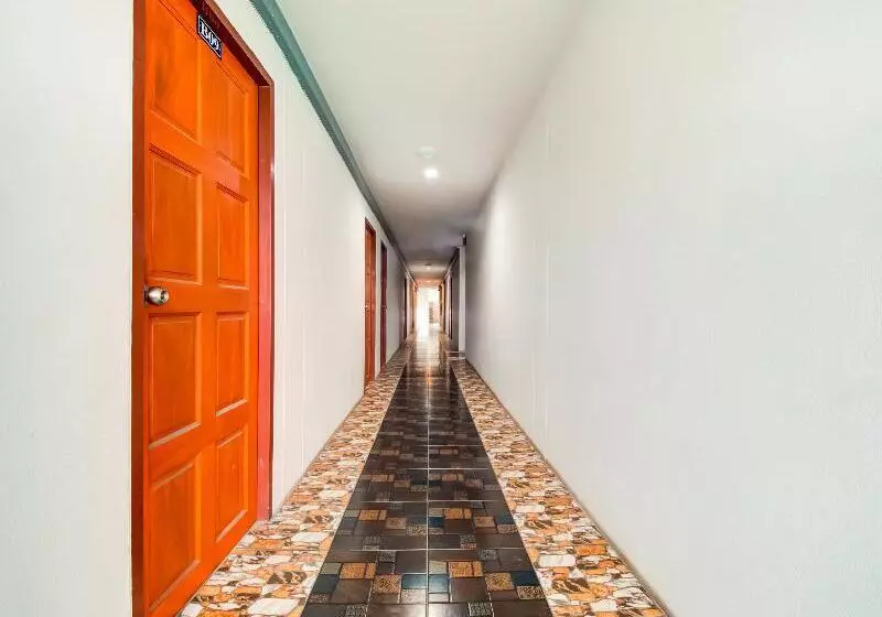 Hotelli Oyo 75337 Ponpaipan1