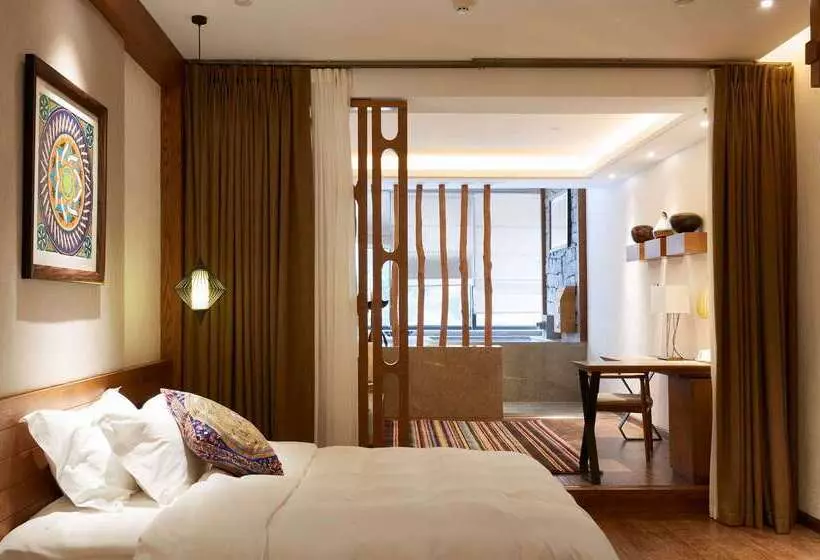 Hotelli Ramada by Wyndham Guergou