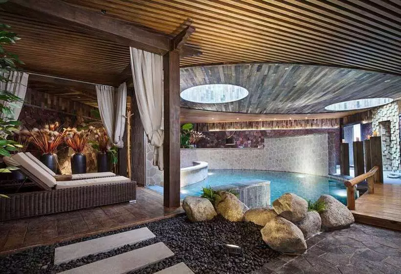 Hotelli Ramada by Wyndham Guergou