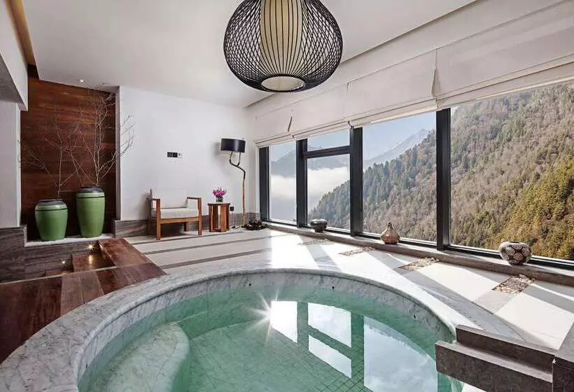 Hotelli Ramada by Wyndham Guergou