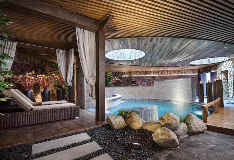 Hotelli Ramada by Wyndham Guergou