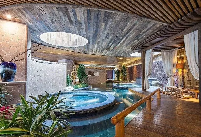 Hotelli Ramada by Wyndham Guergou