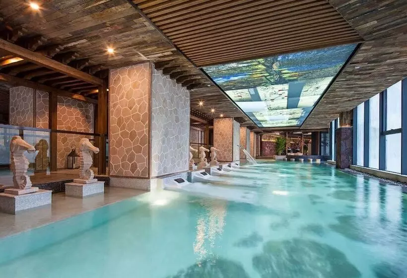 Hotelli Ramada by Wyndham Guergou