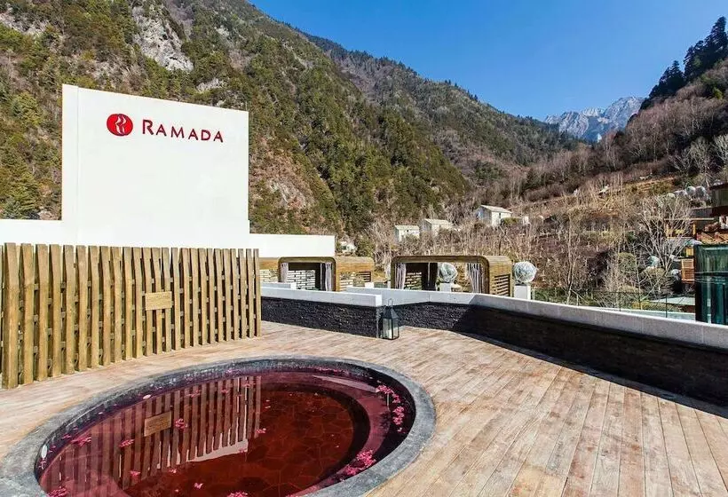 Hotelli Ramada by Wyndham Guergou