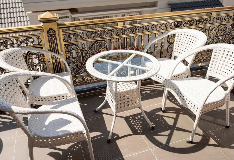 La Fleur Premium Central Apartment