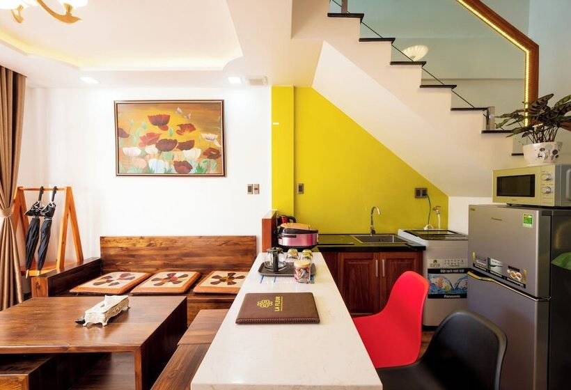 La Fleur Premium Central Apartment