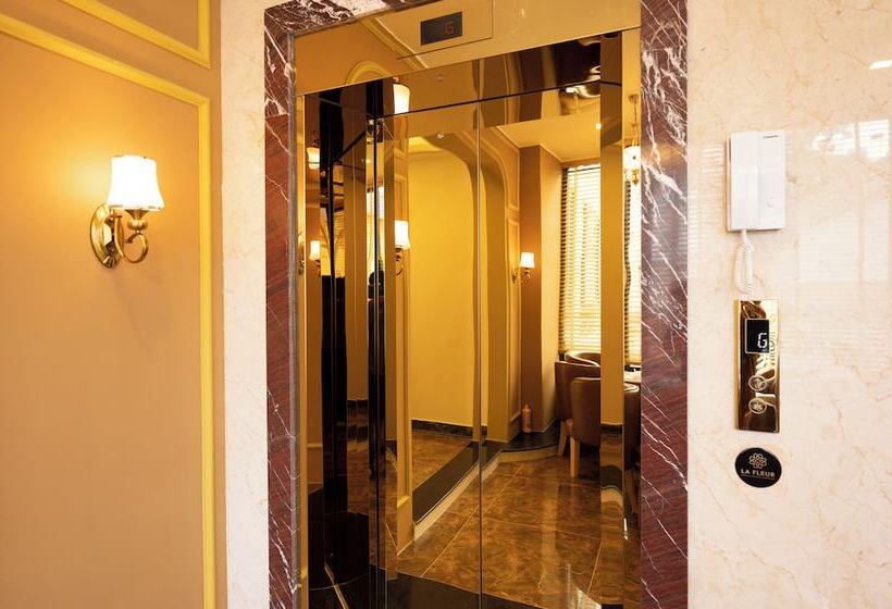 La Fleur Premium Central Apartment