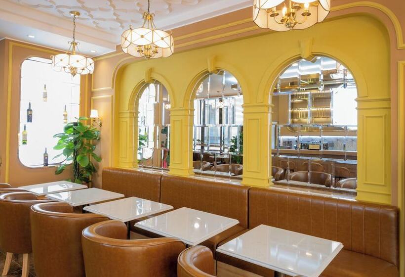 La Fleur Premium Central Apartment