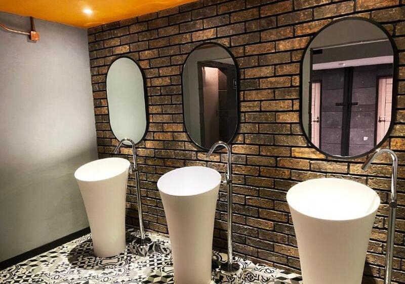 Cadillac Hotel Boutique