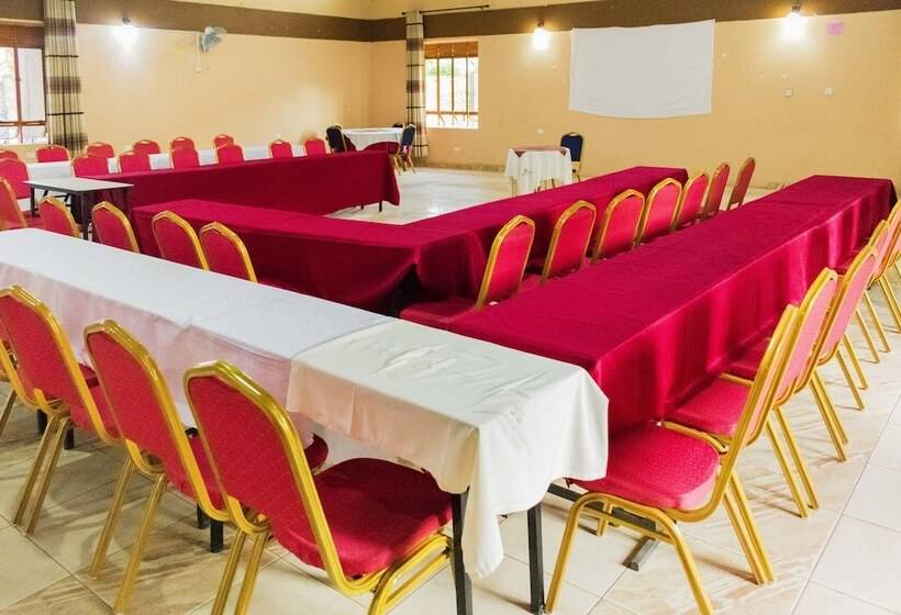 هتل Rwenzori International