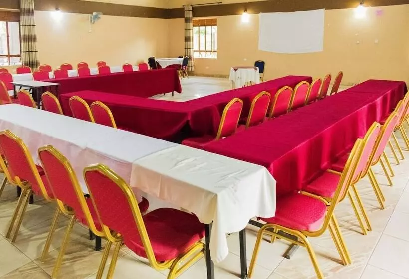 هتل Rwenzori International