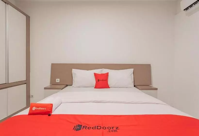 ペンション Reddoorz Apartment @ Emerald Towers Bandung
