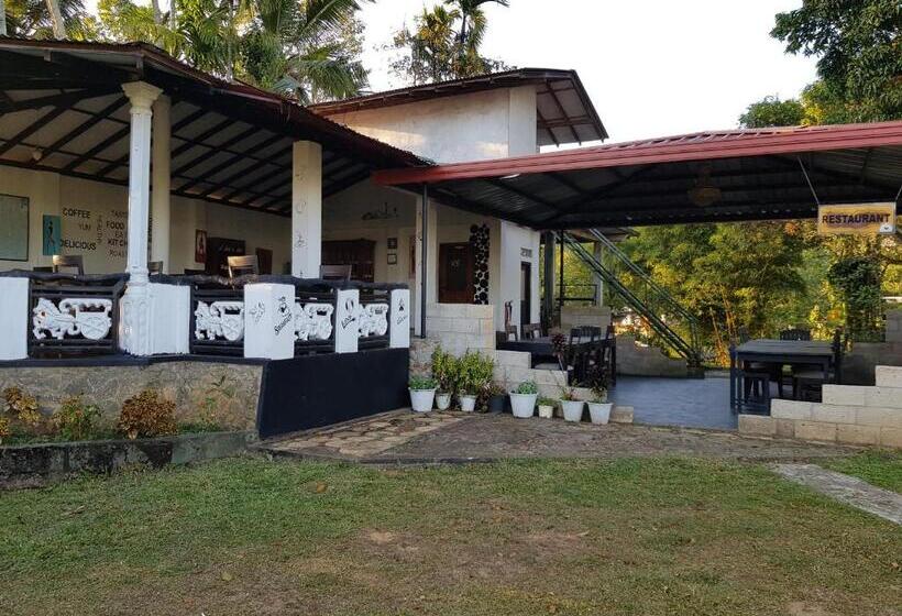 ユースホステル Ella Forest Paradise