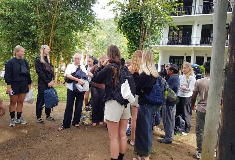 ユースホステル Ella Forest Paradise