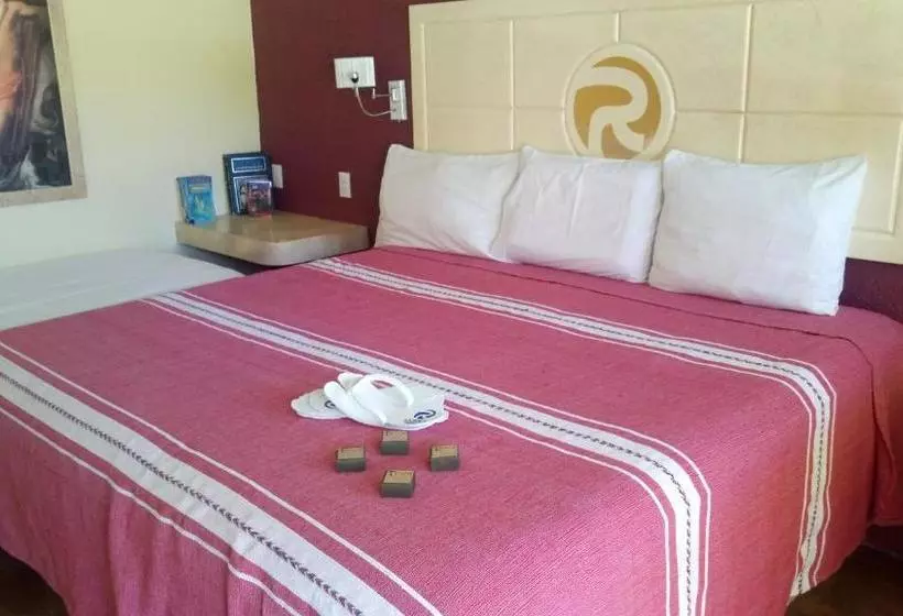 Hotelli La Roca Costa Esmeralda